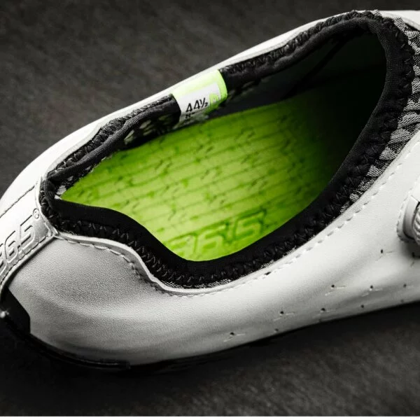 Q36.5 Unique Schuh White – Bild 3